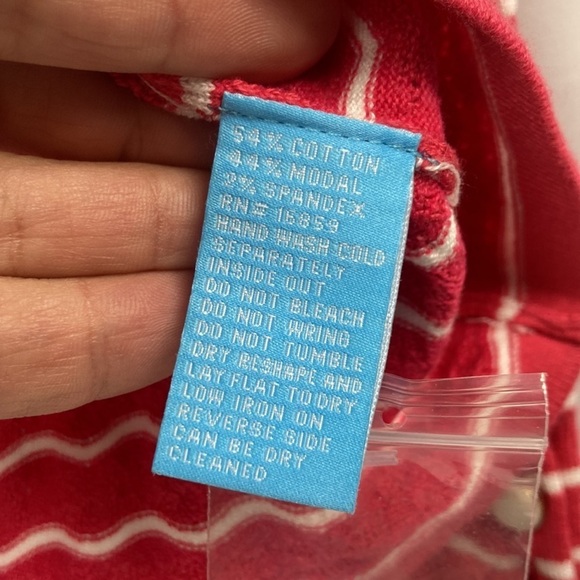 J. McLaughlin coral pink sweater with pearl like buttons nwot large - Picture 4 of 6